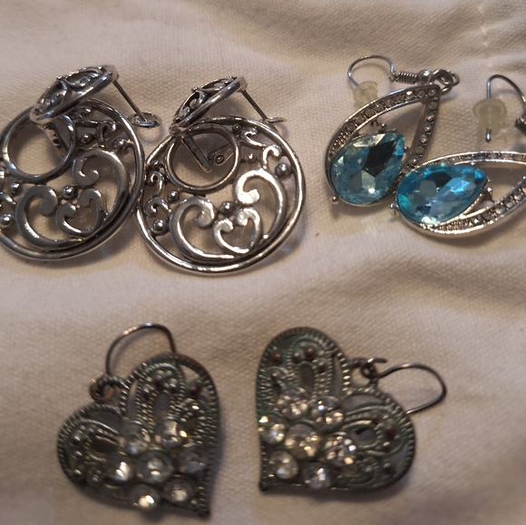 Elegant Silver and Blue Teardrop Earrings - Picture 1 of 3